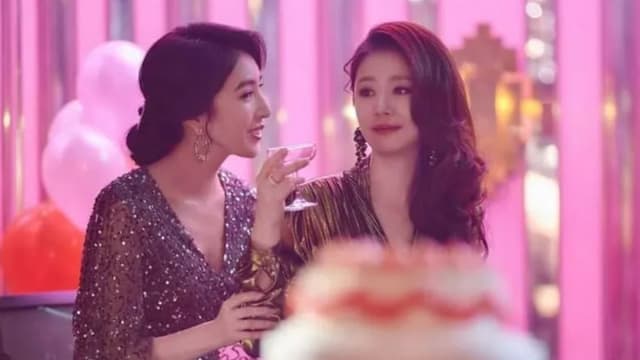 林心如50岁生日，杨谨华嘴对嘴献祝福