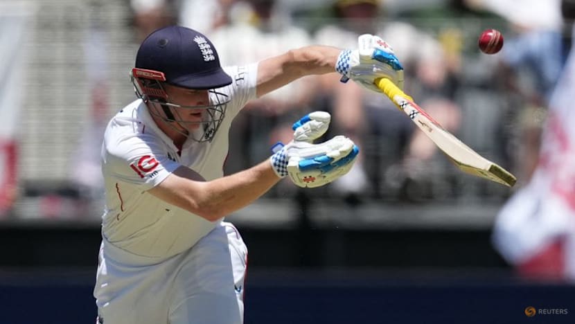 Stokes leads fightback after Starc's seven as 19 wickets fall in Ashes