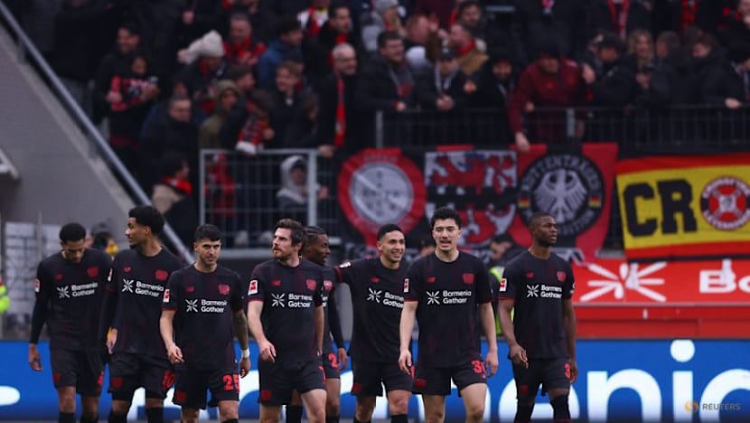 Nine-man Bayern come from behind to rescue 1-1 draw at Leverkusen
