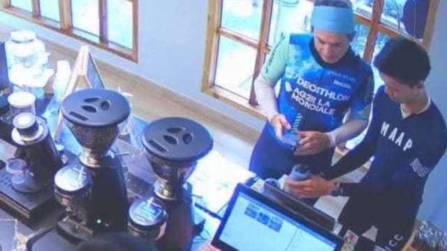 游客买咖啡误付870元 泰国咖啡店设法寻人归还多余款项