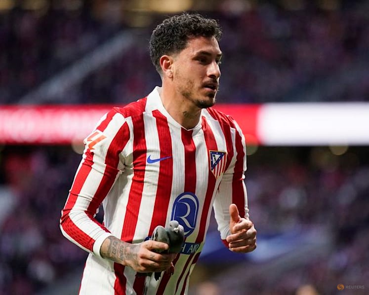 Gimenez swoops in after pigeon pauses Atletico match