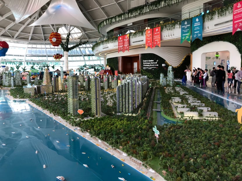 Visitors, many of them from China, are shown around the sales gallery of Forest City, a sprawling US$100 billion (S$133.3 billion) development in Johor, Malaysia. Visitors, many of them from China, are shown around the sales gallery of Forest City, a sprawling US$100 billion (S$133.3 billion) development in Johor, Malaysia.