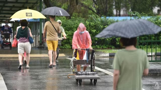 连日大雨气温骤降 是什么导致本地天气凉飕飕？