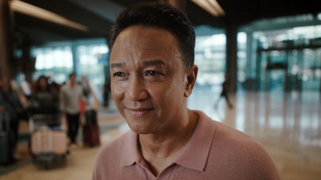 世界杯明天开打 樟宜机场聚集国家队员拍片共庆盛典