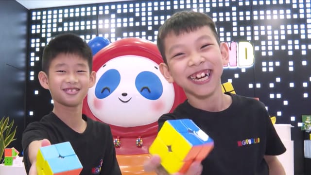 晨光|玩物壮志：孩童自学魔方 玩出精彩成达人