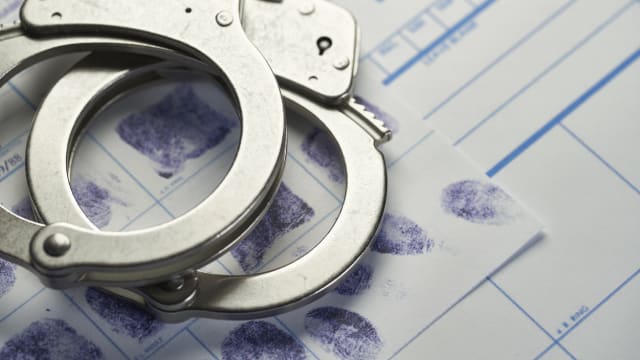 涉协助诈骗集团非法登录他人银行户头 男子明天被控