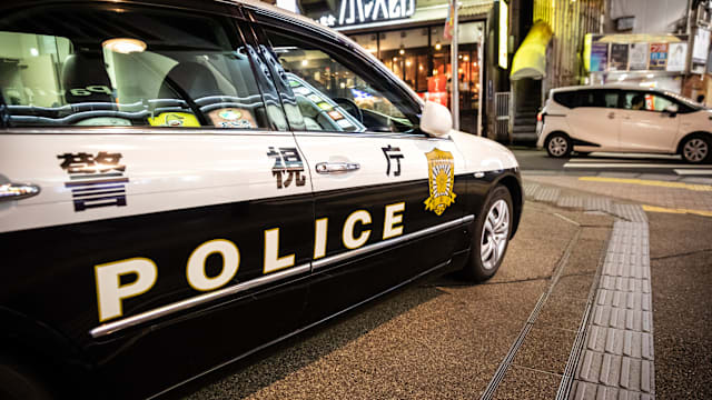 咬伤女路人被逮 日本89岁老翁上警车突昏迷暴毙