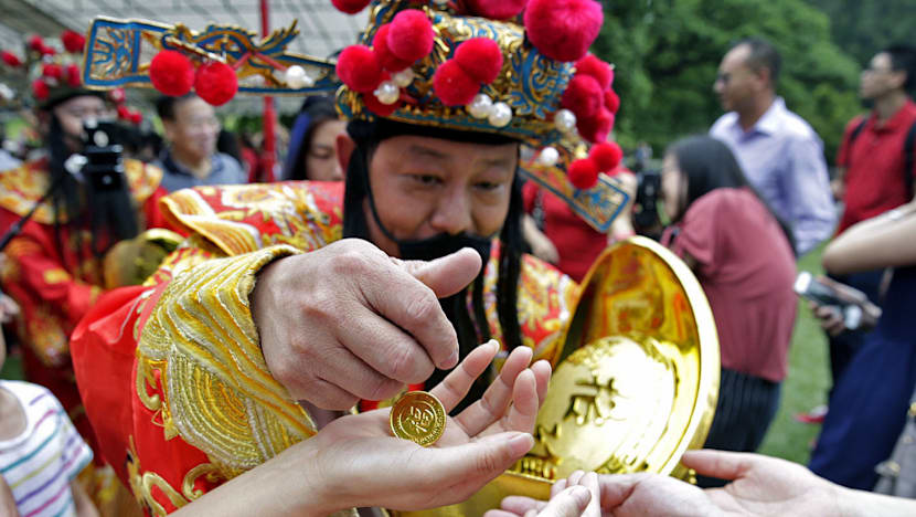 Thousands throng outdoors as CNY weather stays mostly dry