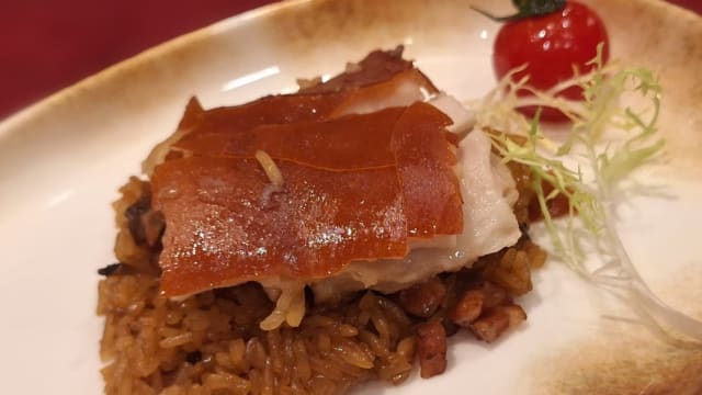 鸿运乳猪，吃定新故乡！