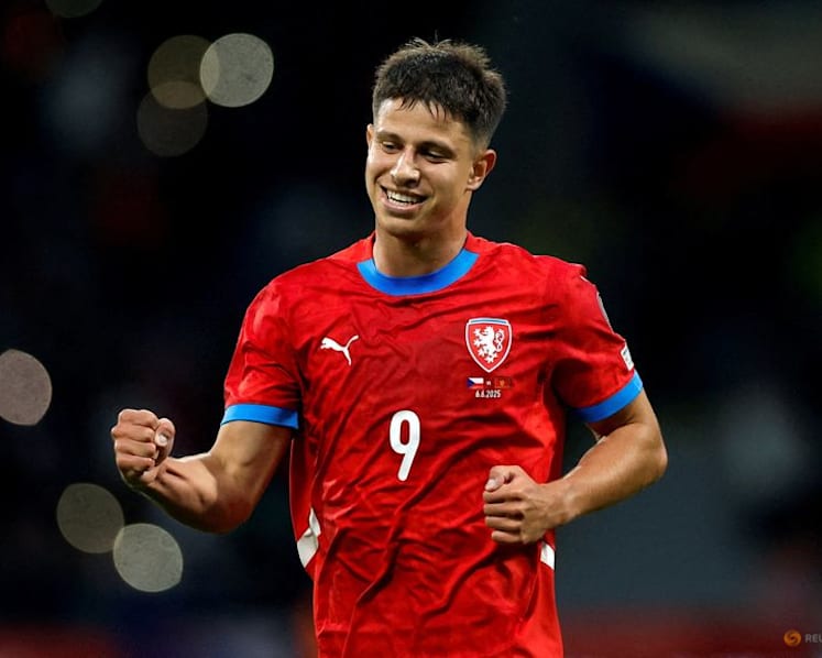 Czechs make five changes, South Africa ditch defensive formation