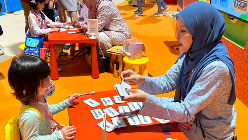 KOMENTAR: Risiko Menjadi Monolingual: Mengapa Ibu Bapa Perlu Memperkenalkan Bahasa Melayu Sejak Awal