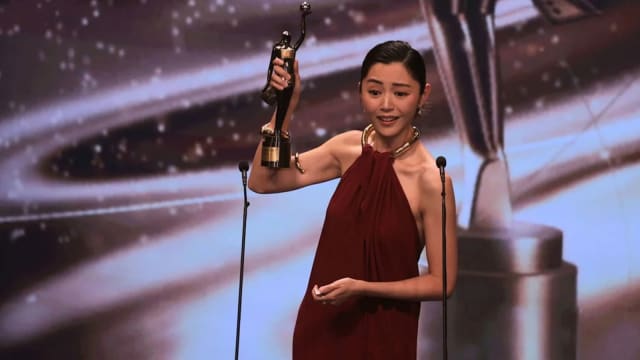 《破·地狱》卫诗雅获得金像奖“最佳女主角”　朱柏康台下哭更惨！