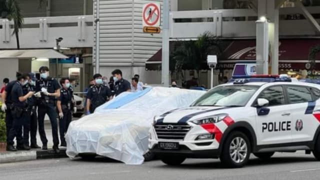 车停桥北路边 一德士司机丧命