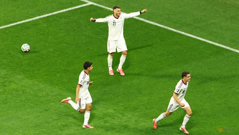 Mexico stay perfect and bounce Czechs out of World Cup with 3-0 win