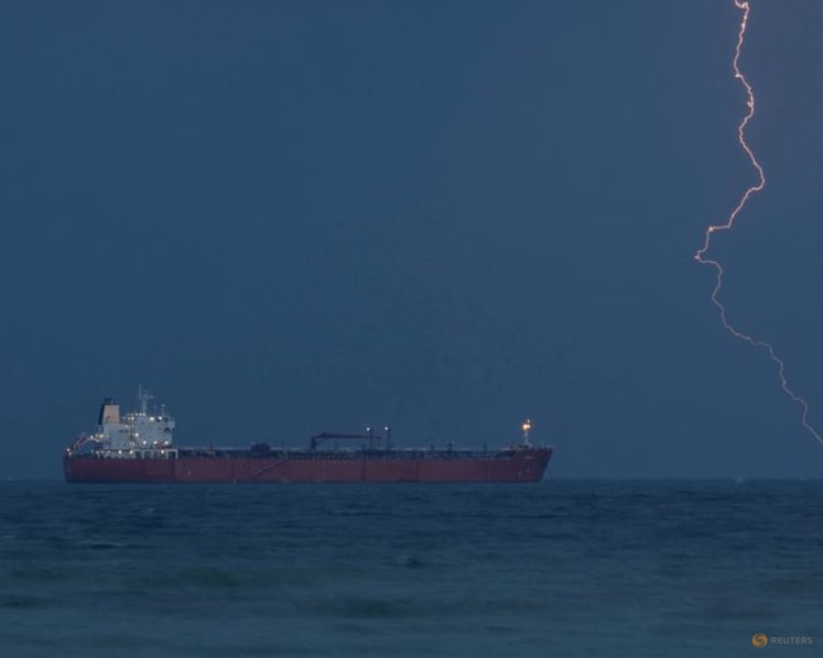 Oil prices end volatile session mixed but up sharply for the week on supply worries
