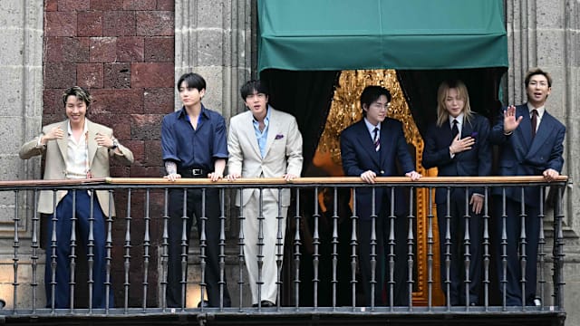 BTS和墨西哥总统亮相国家宫阳台，5万粉丝争睹天团