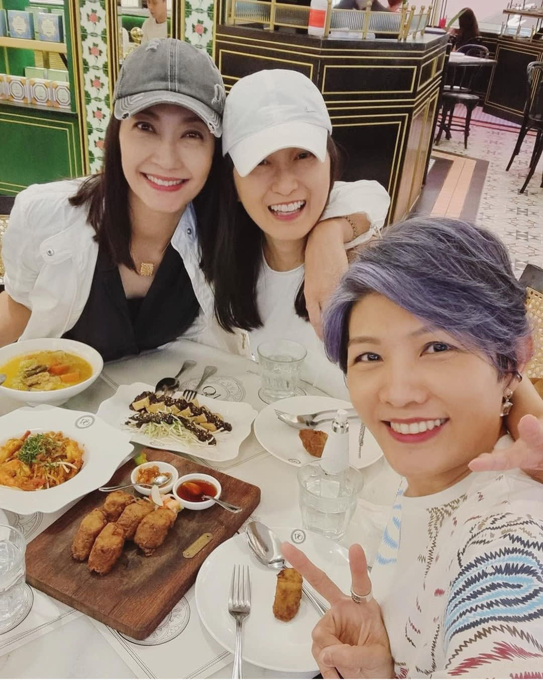 Foodie Friday: What The Stars Ate This Week (Sep 30 - Oct 7) - 8days