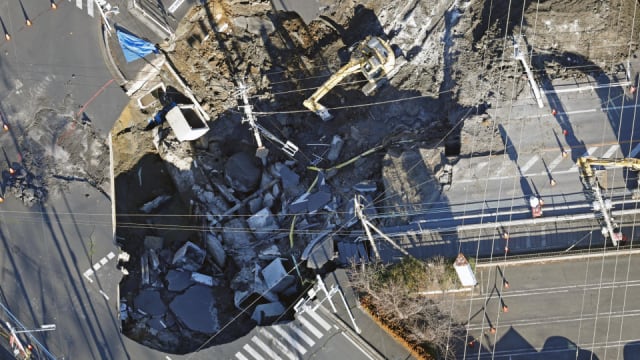 日本八潮市天坑已扩大至奥运泳池长度