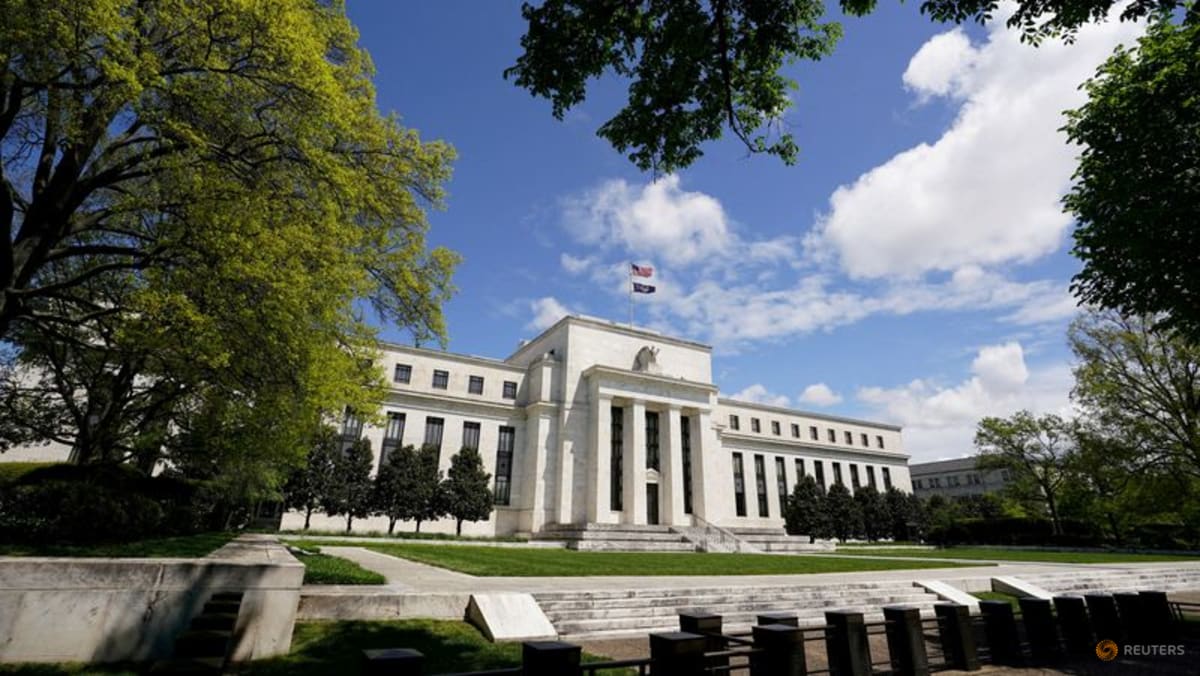 Иллюстрация к материалу: Investors brace for possible rate hike at uncertain Fed meeting - CNA