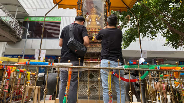 黄金坊四面佛今迁移 民众特意前来送佛祈福