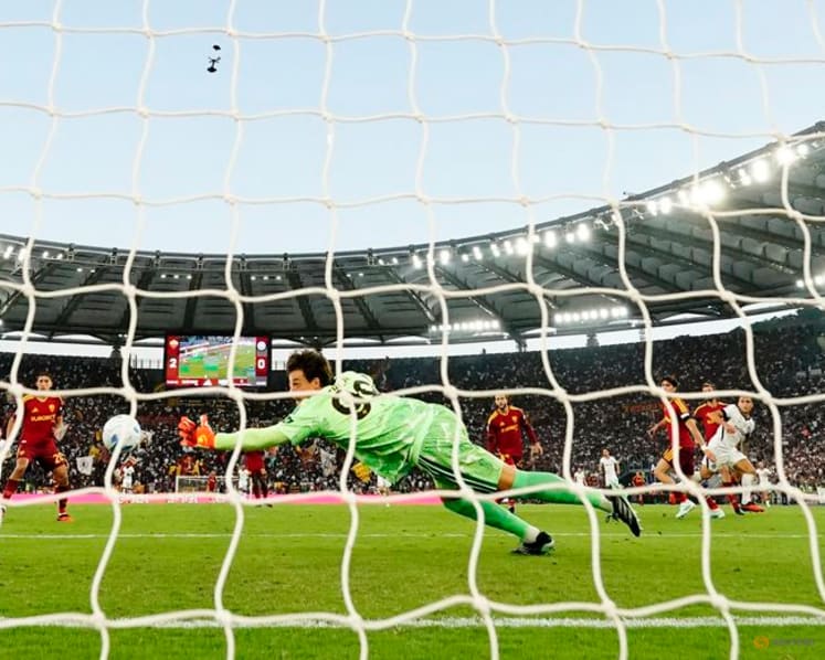 Martinez nets double as Inter come back to draw 2-2 with Roma