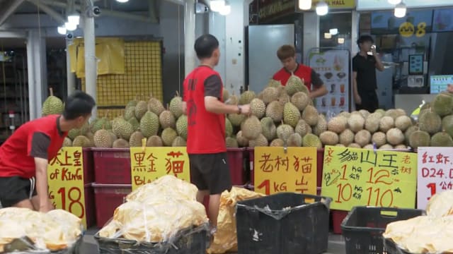 受访摊贩：榴梿旺季价廉物美 近四年来之最