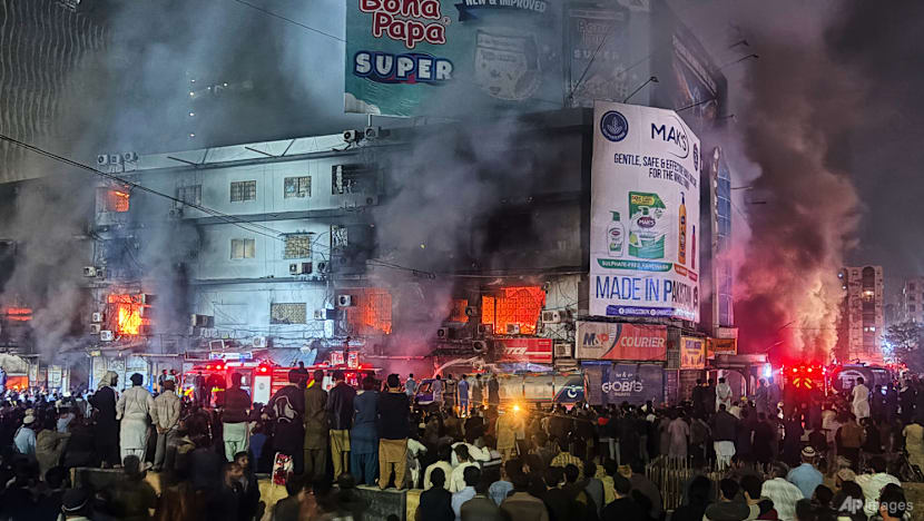 Death toll rises to 6 in a fire at a shopping plaza in Pakistan’s Karachi