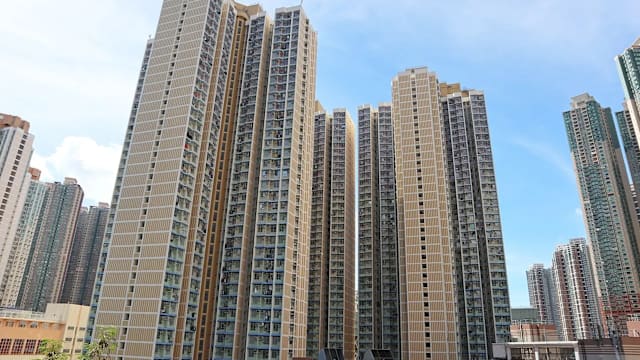 在支票金额上直接加一个“0” 港物业经理亏空千万元判监