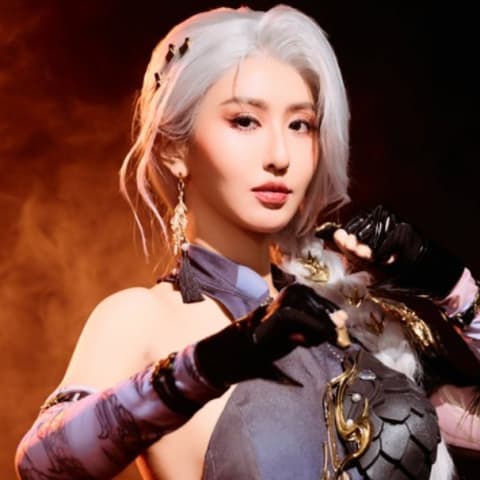 蔷蔷怒斥代言服装暴露!火爆飙骂引关注