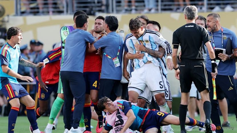 Tempers flare at end of Spain-Argentina World Cup final