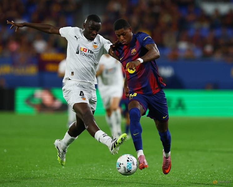 Barcelona demolish Valencia 6-0 in front of small crowd