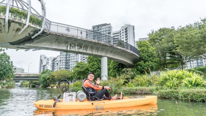 Pancing ikan air tawar naik kayak diuji buat pertama kali di Kolam Air Punggol Pancing ikan air tawar naik kayak diuji buat pertama kali di Kolam Air Punggol