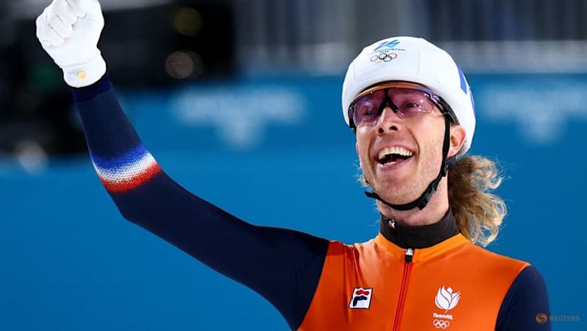 Speed skating-Dutchman Bergsma wins men's mass start at Milano Cortina