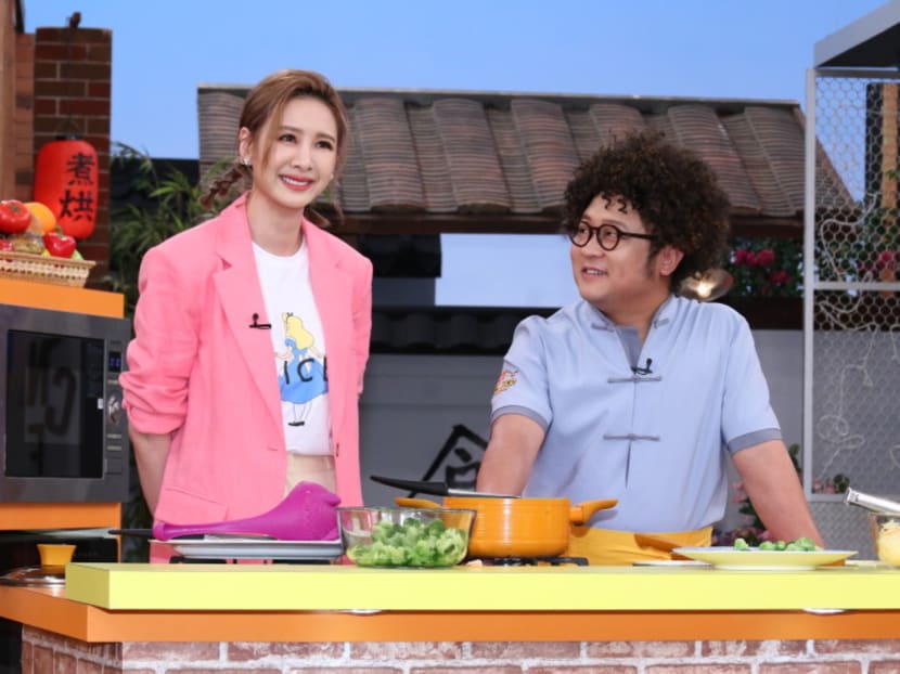Lin Yu-Chih and Amber An show cooking skills in the press conference of "Master Chef's scientific kung fu"