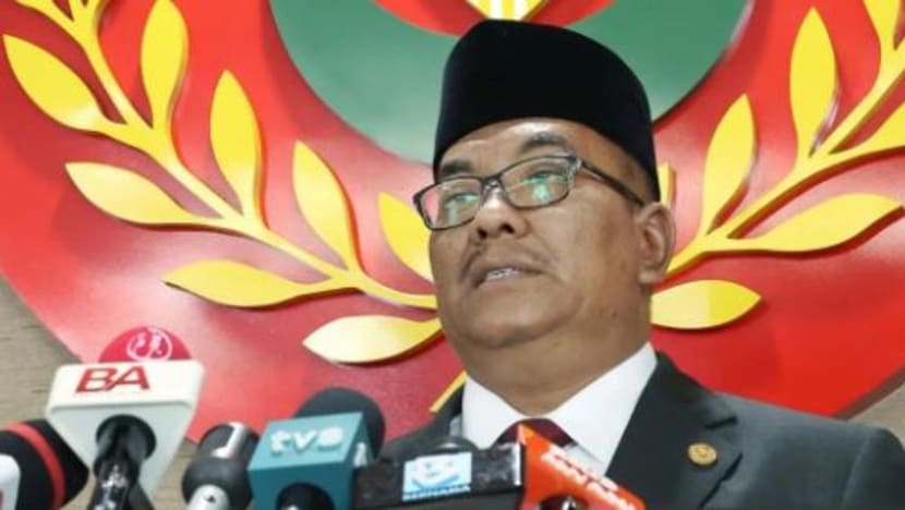 Menteri Besar Kedah dituntut mohon maaf pertikai kewibawaan institusi Diraja Selangor Menteri Besar Kedah dituntut mohon maaf pertikai kewibawaan institusi Diraja Selangor