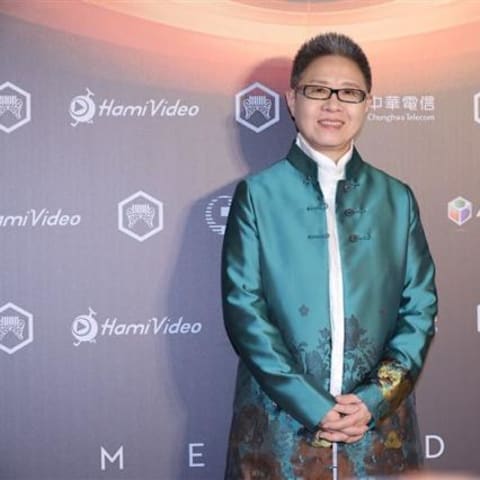 【金曲奖第36届】评审团主席丁晓雯受访全程懵圈!一问三不知,全场惊愕,现场气氛尴尬引发热议!