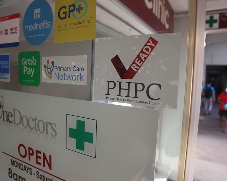 Offer financial help to private family doctors who contract Covid-19 in line of duty