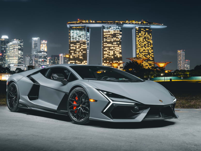 First look: Lamborghini’s first High-Performance Electrified Vehicle, the Revuelto