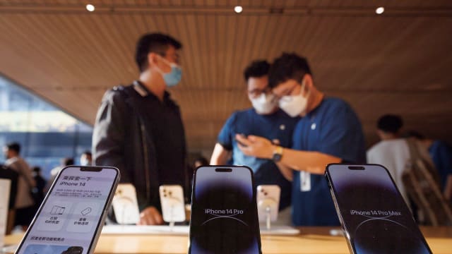传中国禁官员用iPhone 苹果股价应声猛泄