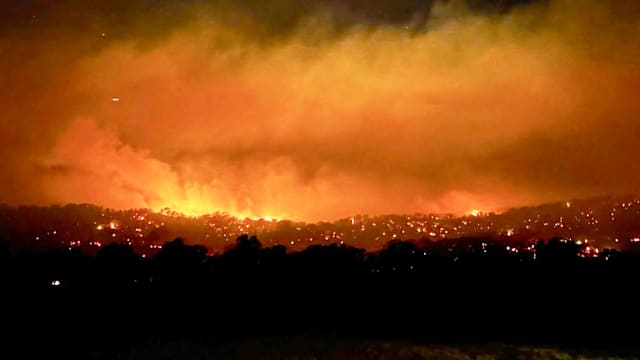 澳洲维多利亚州林火蔓延 多个社区紧急疏散