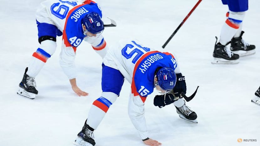 Ice hockey-Italy aiming to peak at right time after battling defeats