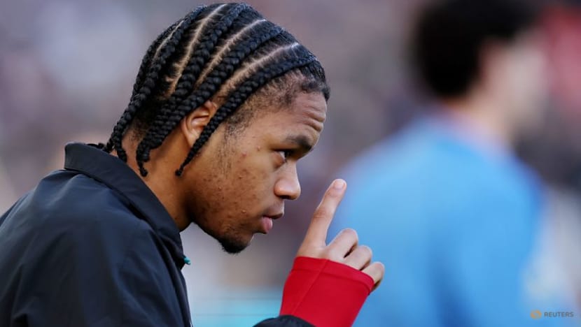 Man Utd strengthen top-four bid, Liverpool held by Spurs