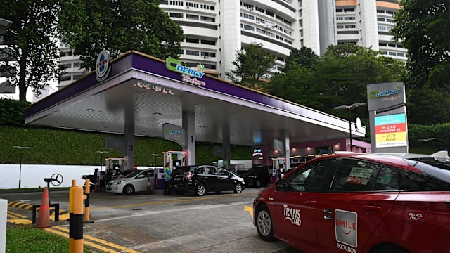 油价上调仍具价格优势 Cnergy油站车龙不断