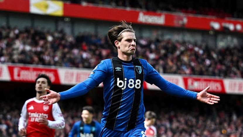 Bournemouth stun Arsenal to open door in title race