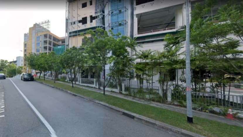 Pekerja maut dihempap pintu kaca; kematian di tempat kerja keempat tahun ini Pekerja maut dihempap pintu kaca; kematian di tempat kerja keempat tahun ini
