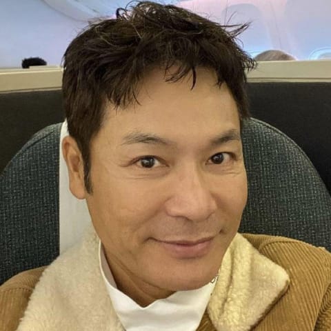 郭晋安教你如何通过“牛马操”塑造完美身材,网友热议其逆龄颜值!