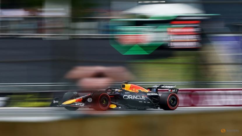 Verstappen puts Red Bull on pole at Silverstone