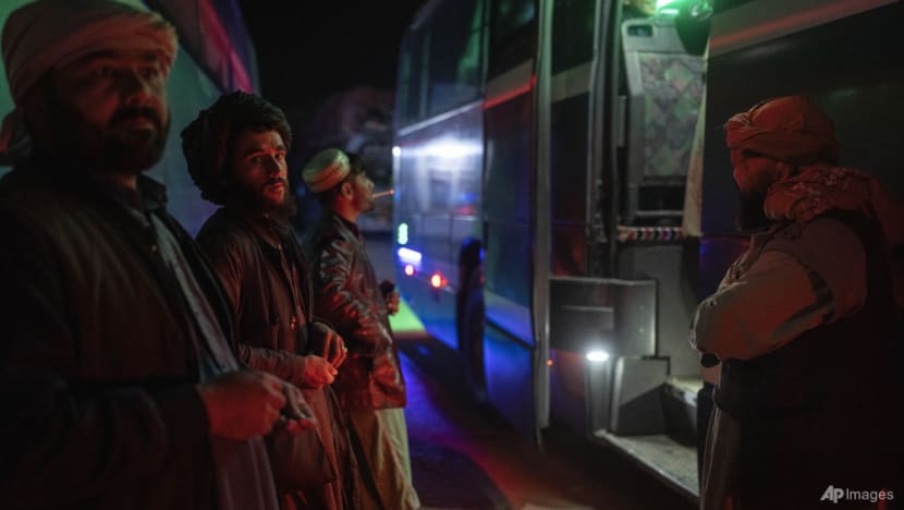 Desperation drives thousands of Afghans a day across borders Desperation drives thousands of Afghans a day across borders