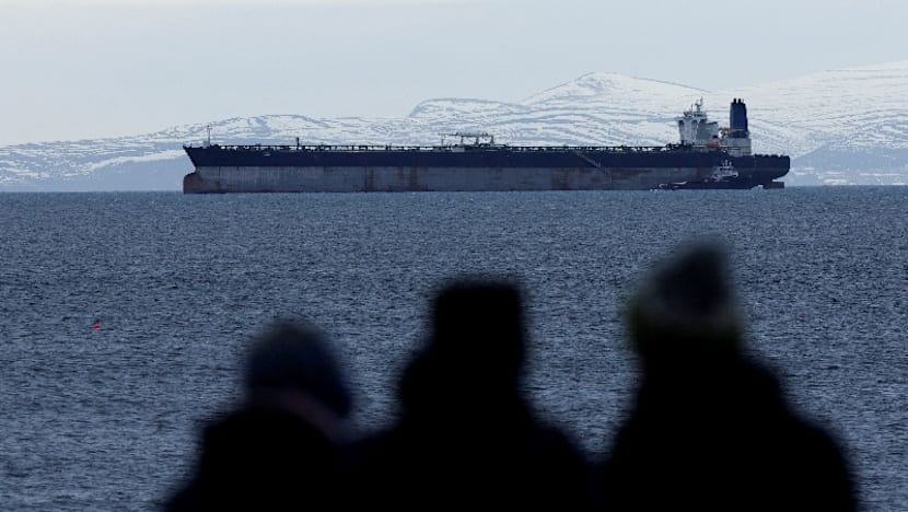 Brent holds above $100 as tanker attacks deepen supply fear miniatura