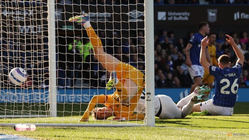 Wolves clinch 2-1 comeback win at Ipswich to boost survival hopes